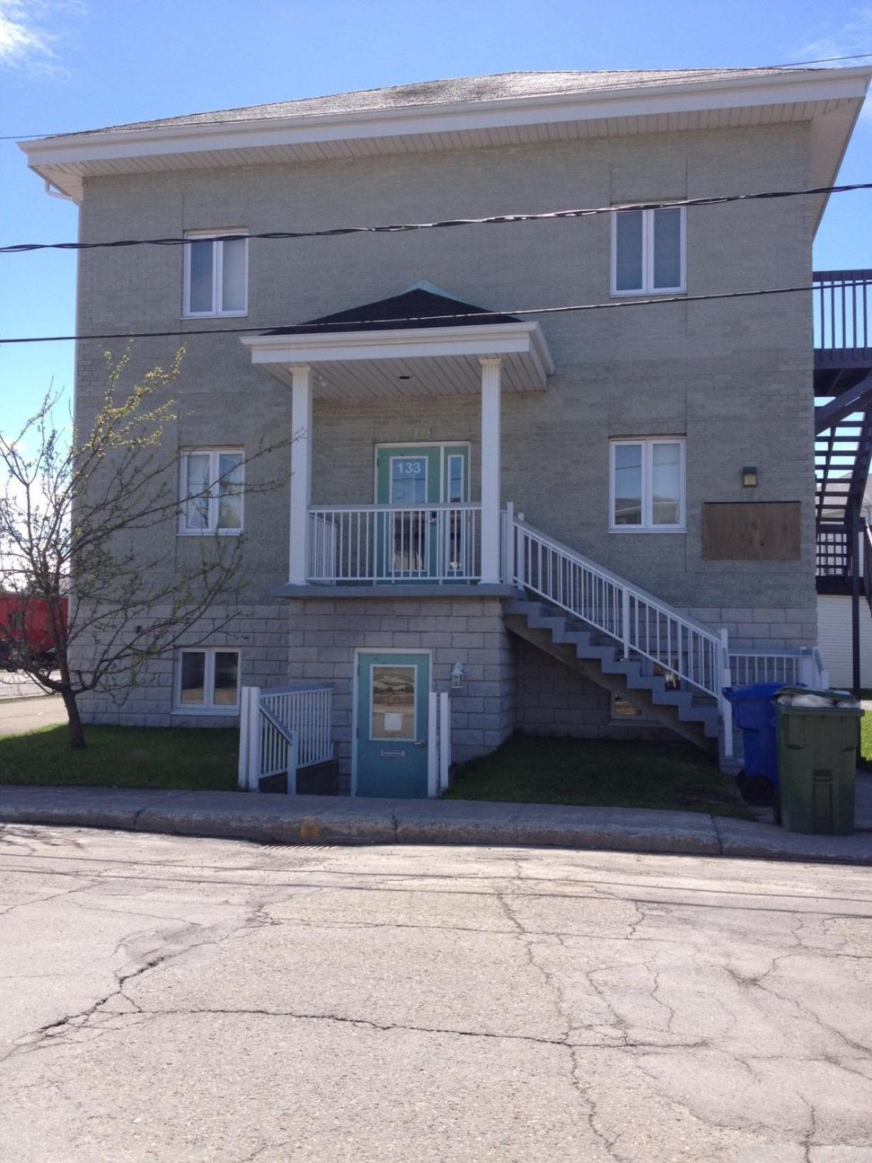 Les Dortoirs De L'Espace Globetrotter Hostel Rimouski Exterior photo